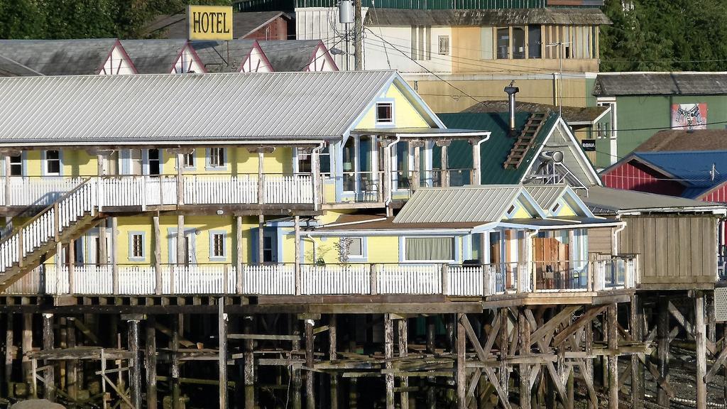 Seine Boat Inn Alert Bay Exterior photo