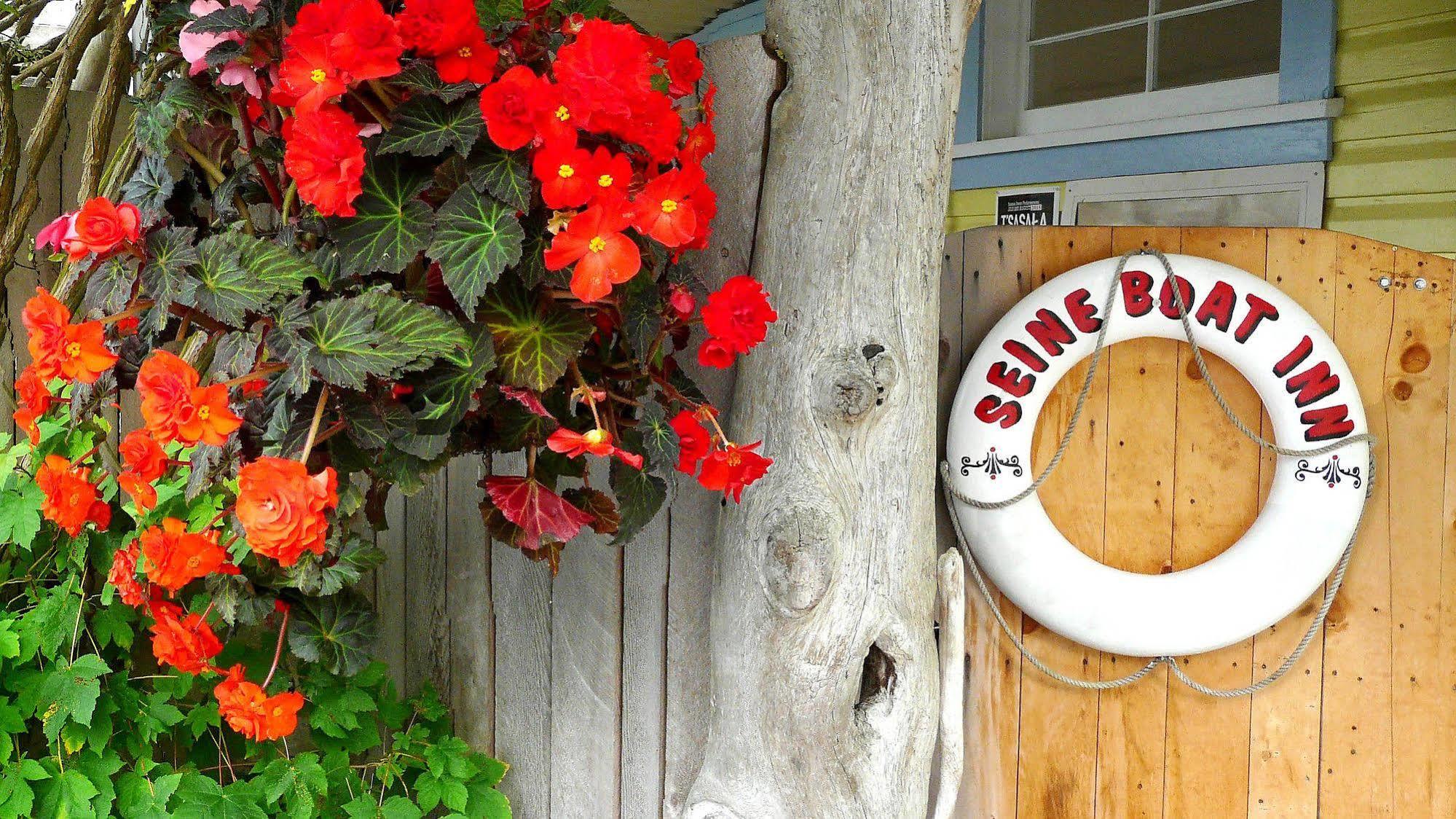 Seine Boat Inn Alert Bay Exterior photo